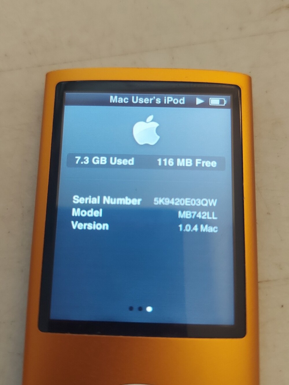 iPod Model:MB742LL/A 8GB, 2008, Orange, 4th Generation, Full Of Tunes - Picture 2 of 8